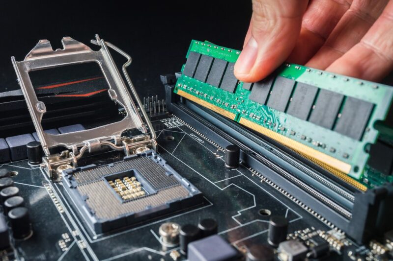 DDR4 против DDR5: Сравнение производительности и совместимости – что выбрать в 2024 году?